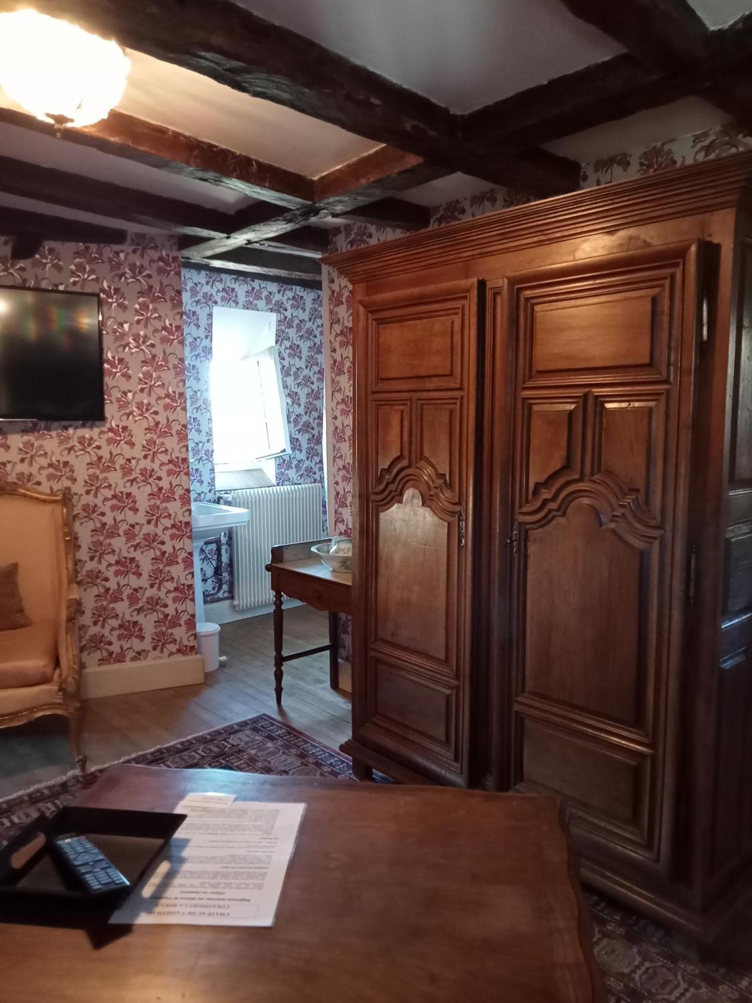 Chateau De Vassinhac Chambres D'Hotes Collonges La Rouge Zimmer foto